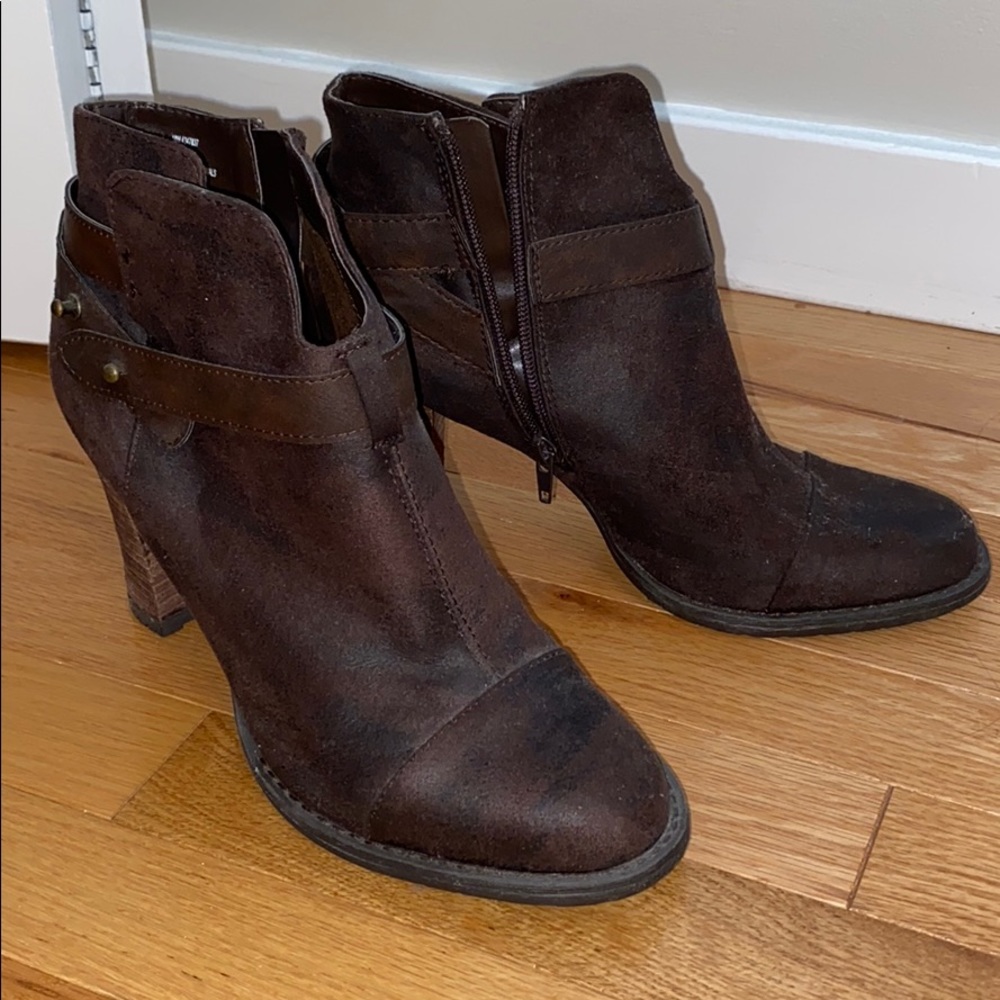 Crown Vintage brown suede booties